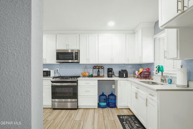 Building Photo - 1513 Fir St