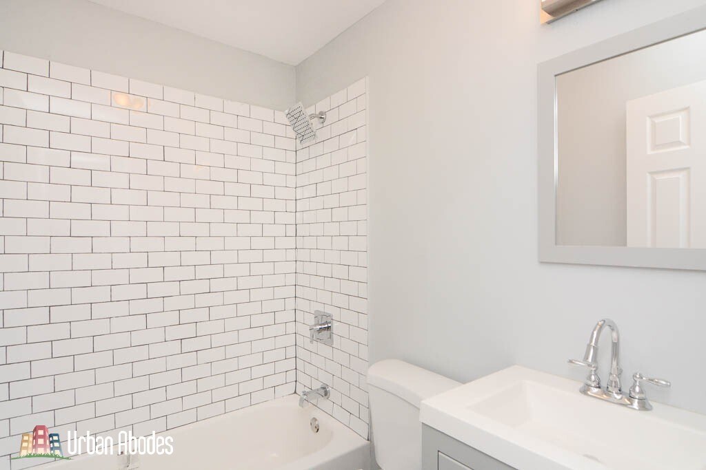 Building Photo - 3301 N Harding Ave