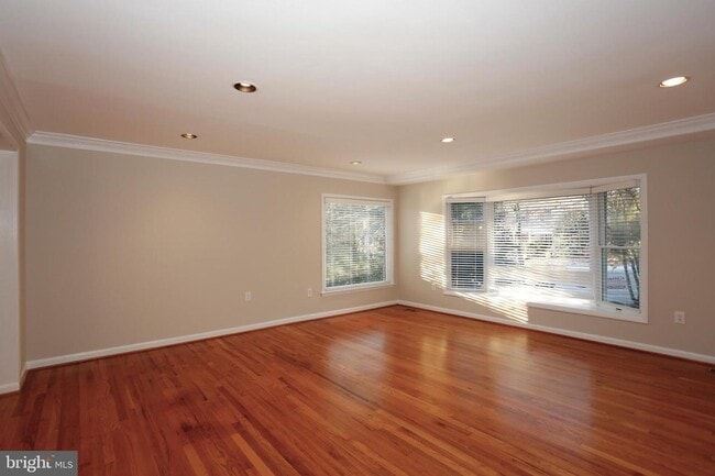 Building Photo - Wonderfull move-in ready property in a great Bethesda location