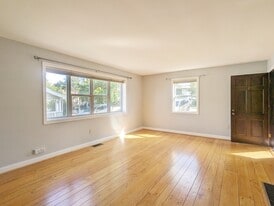 Building Photo - 2822 Victoria Ave