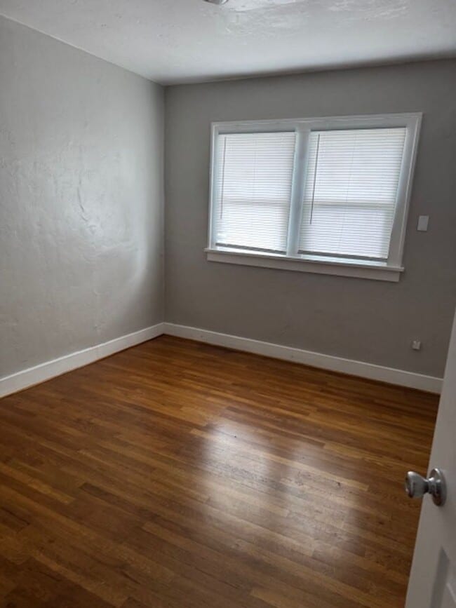 Building Photo - ALL PROSPECTIVE TENANTS MUST SUBMIT A $58 ...
