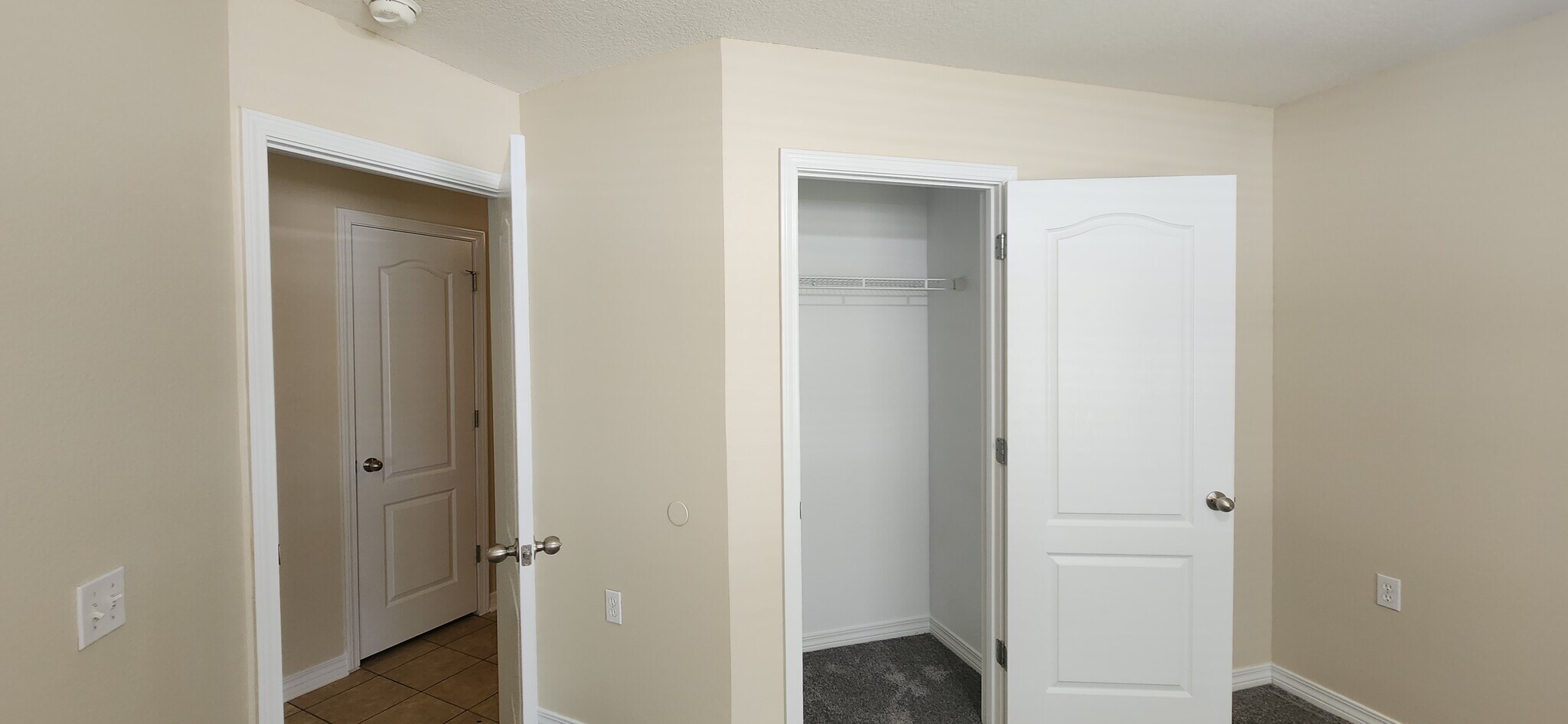 Building Photo - 2318 Tall Oak Dr