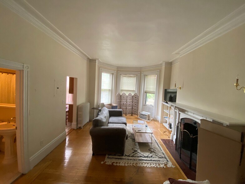 Main Room 0 - 336 Marlborough St