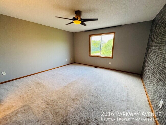 Building Photo - 2016 Parkway Ave