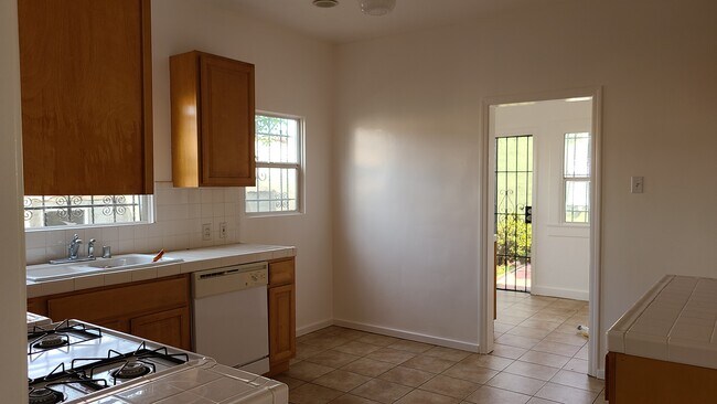 Building Photo - 1848 S Highland Ave