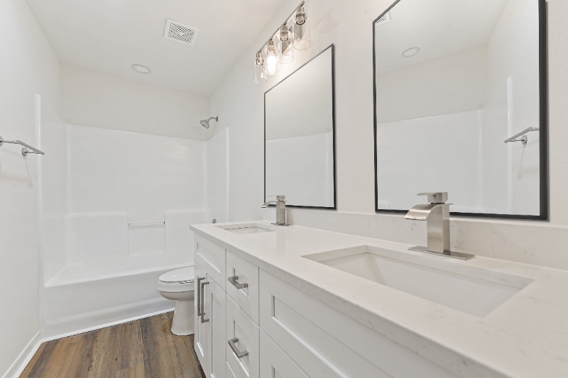 Building Photo - 957 Middle Ln