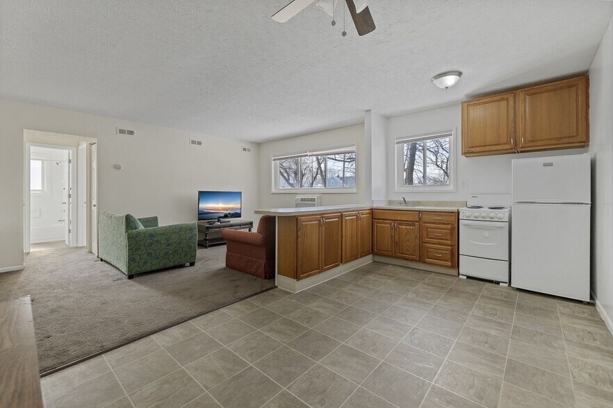 Las Colinas 13170 Puritas Ave Cleveland OH 44135 Apartment Finder