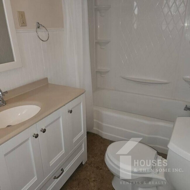 Building Photo - 813 Fox Squirrel Ridge Rd