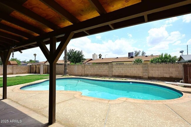 Building Photo - 617 E Calle Bolo Ln