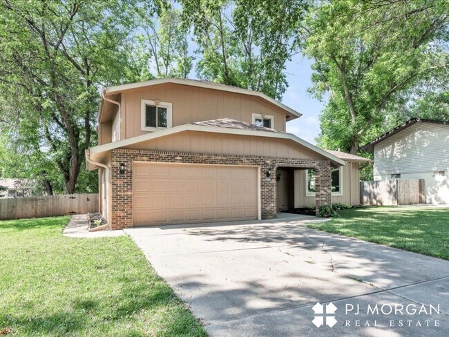 Building Photo - 3 bedroom 2 bath house in a great location!