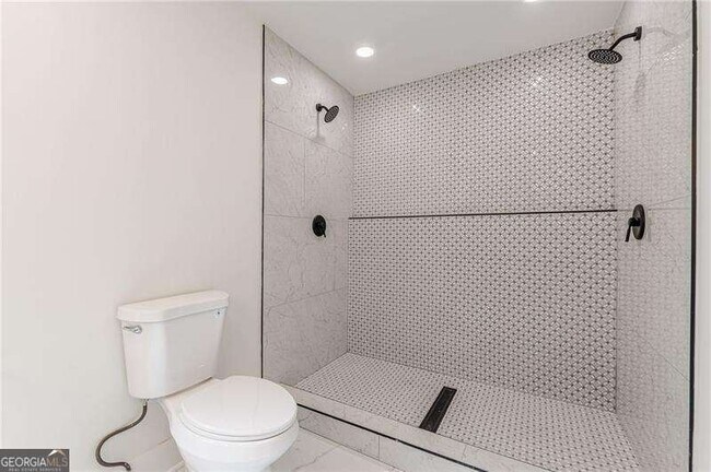 Building Photo - 525 Rosemont Dr