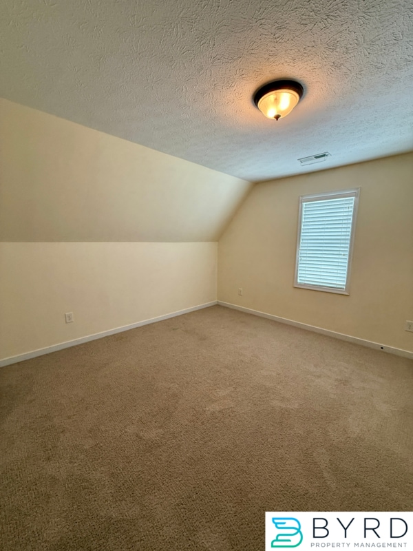 Building Photo - 1013 Sycamore Crest Dr