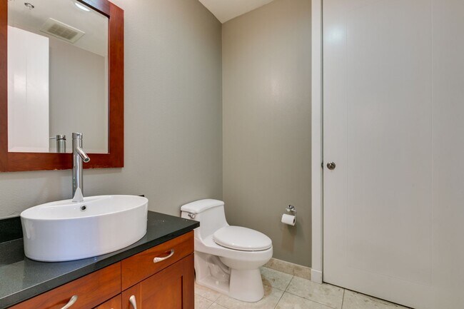 Building Photo - Iconic Strip-View Luxury | Elegant 1BR + Den High-Rise Residence