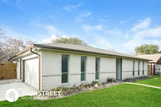 Primary Photo - 203 La Fonda Dr