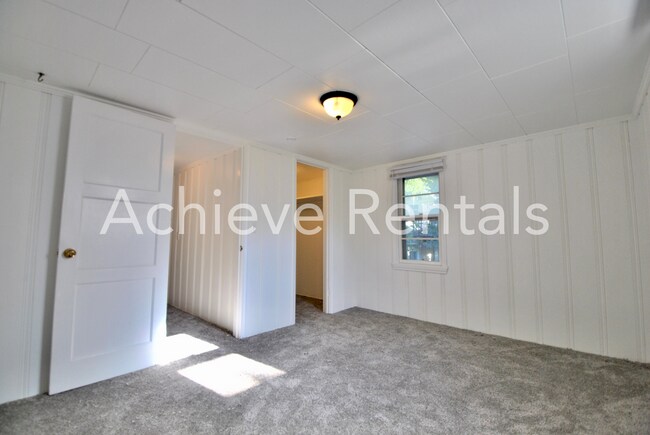 Building Photo - Covered Patio, Garage & Yard – Your Next Logan Home Awaits