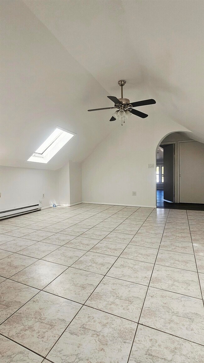 Building Photo - 86 W 34th St.