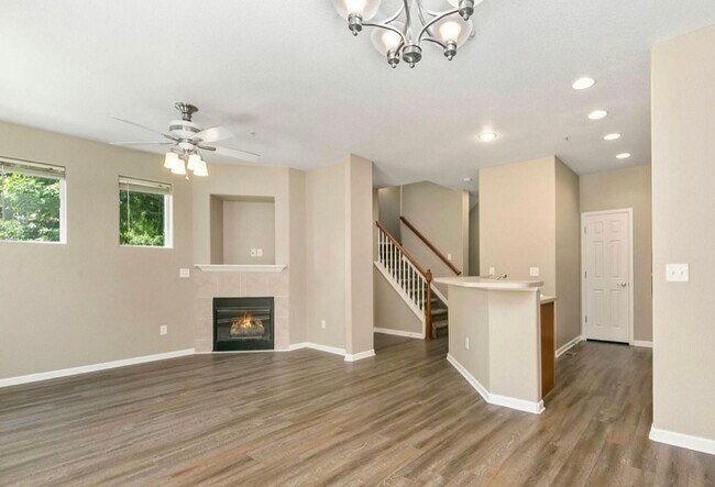 Building Photo - 2862 Kansas Dr