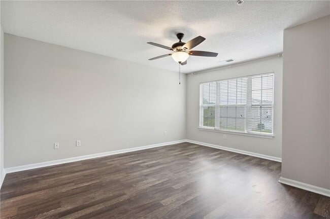 Building Photo - 372 Azalea Cir
