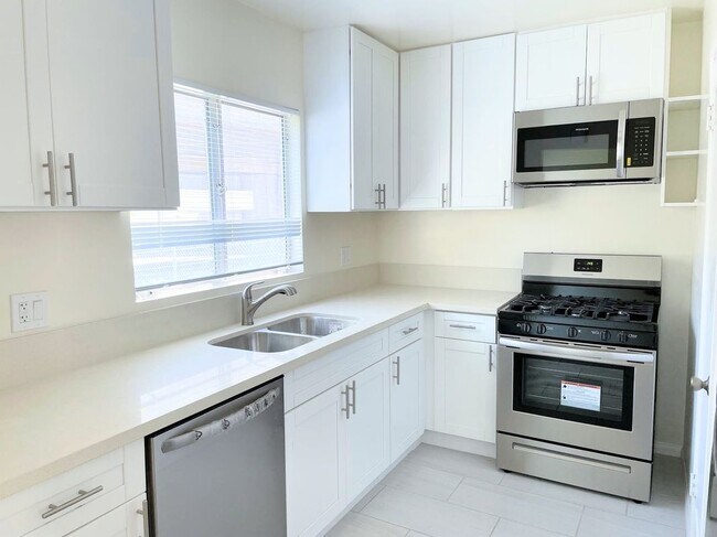Building Photo - 11230 Hortense St