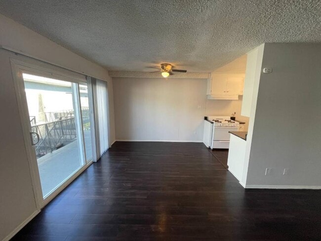 Building Photo - 1.0 bedroom in Canoga Park California 91304