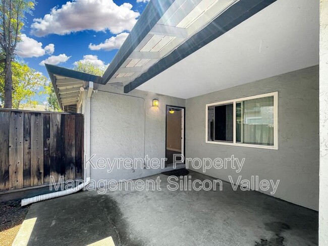 Building Photo - 139 Locksunart Way