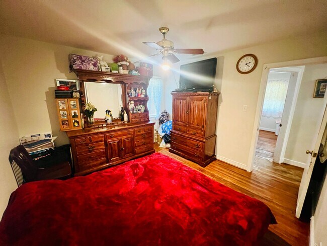 Building Photo - Beautifully Updated 3bdrm/1bth Ranch Style Home Located in the Glen Lea Area!