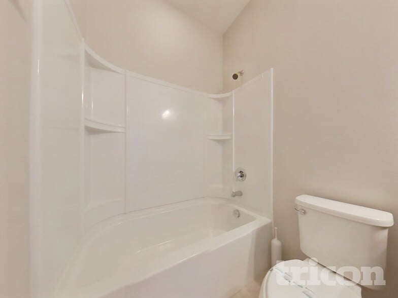 Building Photo - 2837 E Lake Pointe Dr