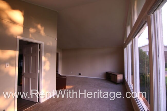 Building Photo - Charming Newly Renovated 3bd/ 2ba/ Gorgeou...