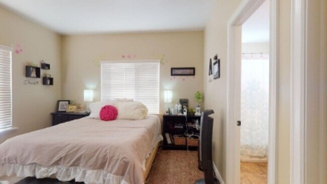 Building Photo - 576 W 1045 N