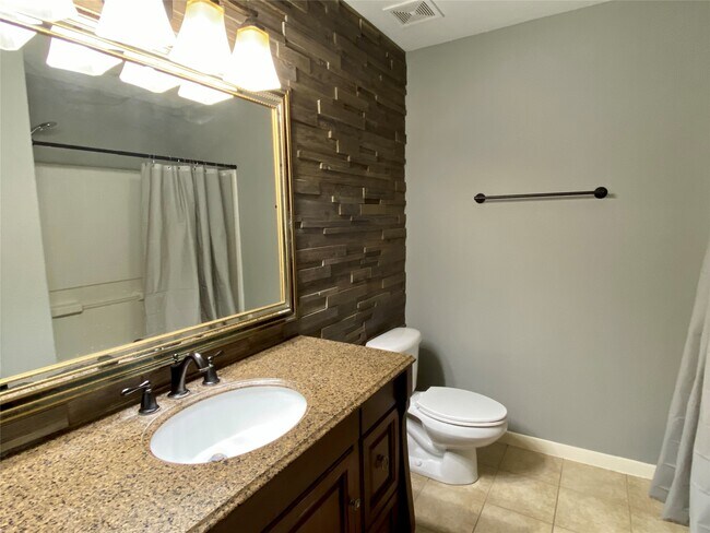 Building Photo - 2827 Mustang Hill Ln