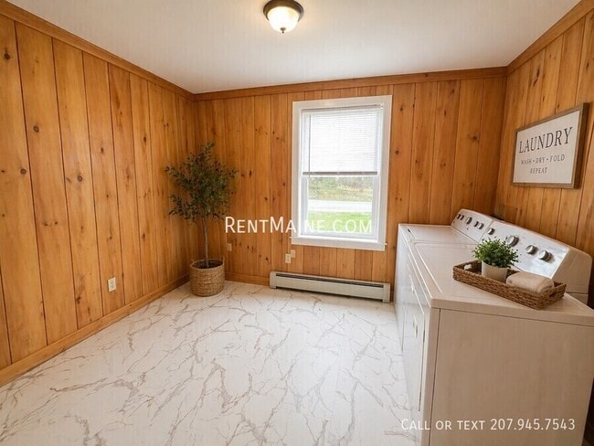 Building Photo - 2120 US-2