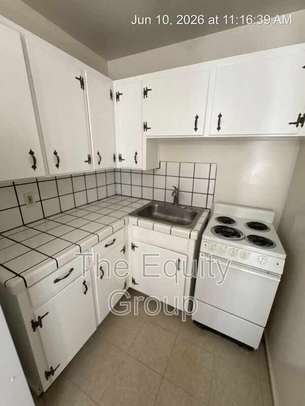 Building Photo - 331 E Elm St
