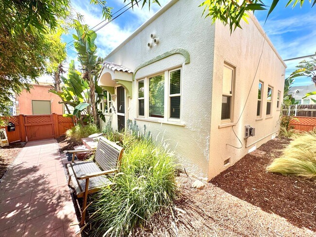 Building Photo - Cute North Park Bungalow! 2bd/1ba, 1 car garage, AC, W/D in-unit, fenced yard!