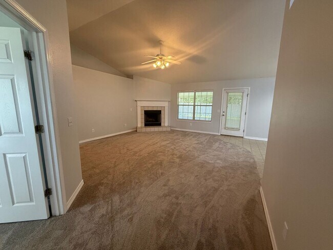 Building Photo - 4902 Chads Cir