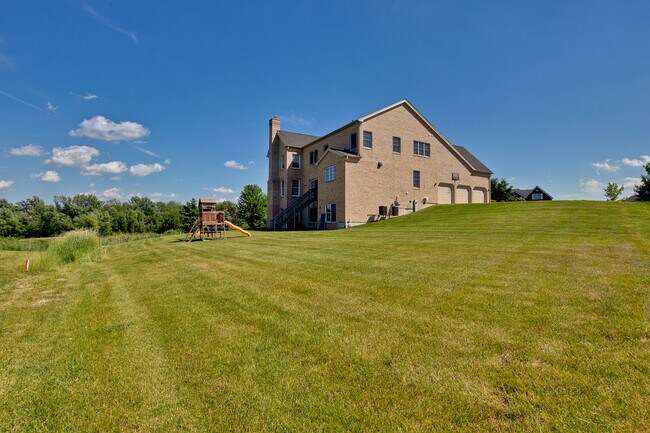 Building Photo - 8 Turnbury Ct