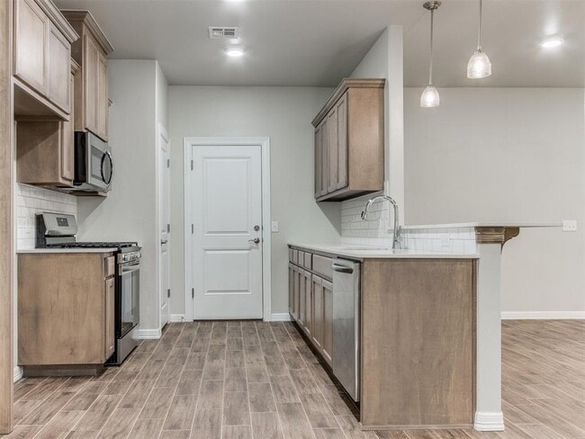 Building Photo - 616 Maleah Pl