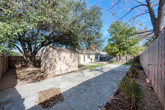 Building Photo - 2317 Friarcreek Loop