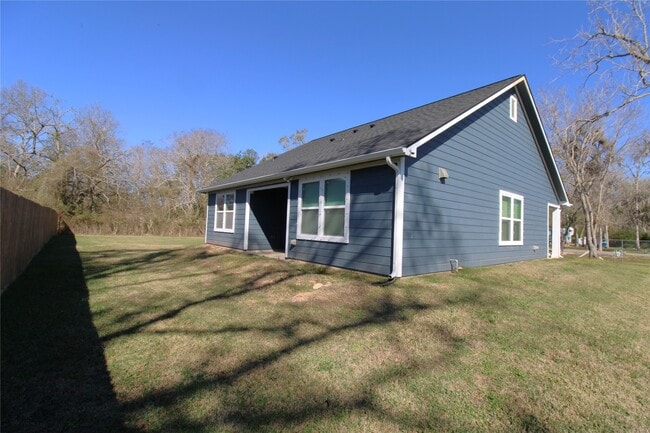 Building Photo - 503 Austin St