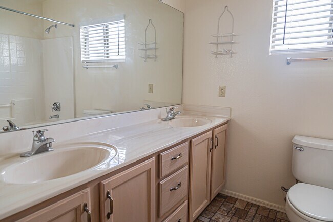 Building Photo - 11146 N Desert Flower Dr