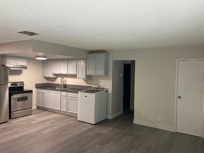 Building Photo - 632 Triest Ct