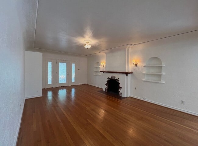 Building Photo - Charming 1930’s Highland Park Duplex