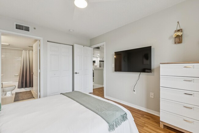 Building Photo - 1801 N Flagler Dr