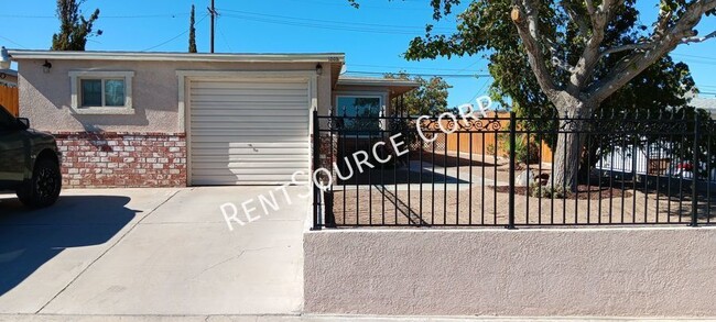 Primary Photo - 4 Bedroom Home for Rent in Barstow