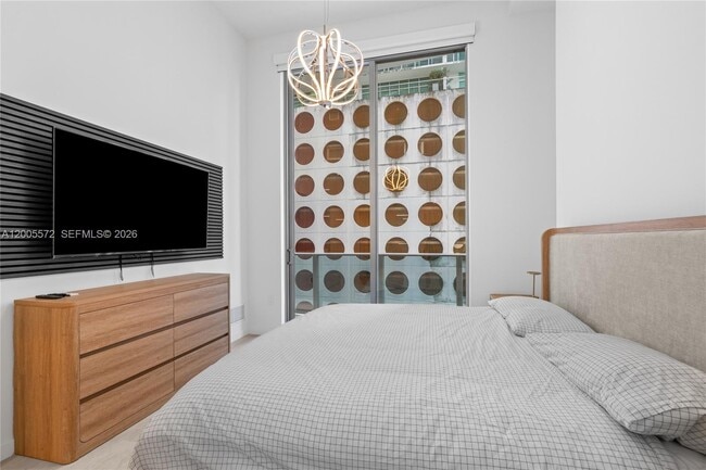 Building Photo - 77 SE 5th St