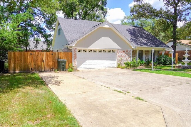 Building Photo - 221 Normal Park Dr