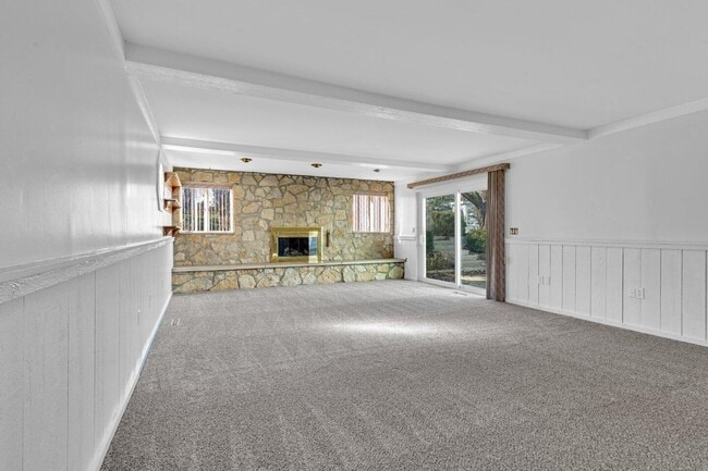 Building Photo - 49 Commanche Ct