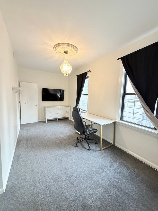 Building Photo - 642 N Dearborn St