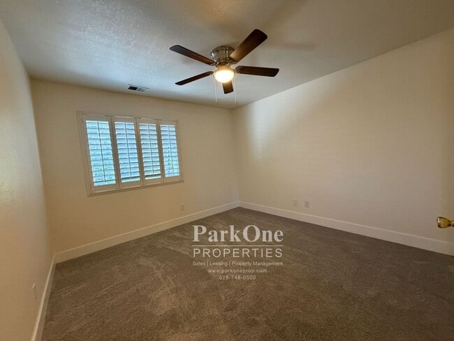 Building Photo - Two Bedroom Town House Walking Distance to Downtown Lafayette