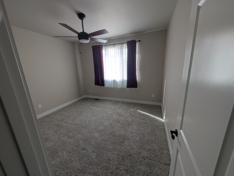 Bedroom - 2353 Sublime Dr