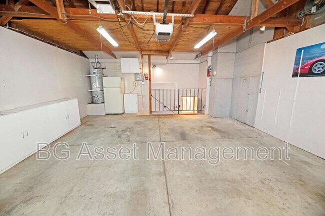 Building Photo - 1830 Weir Dr
